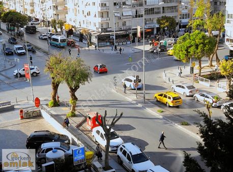 Karşıyaka'da Kiralık Daire. Bulvarda, Köşe Asansörlü. Kod: 1263