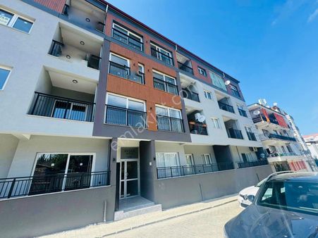 Kuşadası Davutlar’da Ara Kat Ebeveyn Banyolu Satılık 2+1 Daire