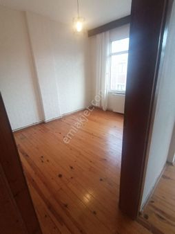 Ümraniye Ihlamurkuyu Metro Yürüme Mesafesi Temiz Daire Kiralık Daire Ev 3.kat 2+1 90 Metre