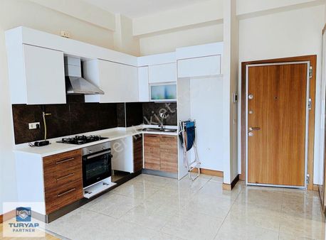 Cadde Flora Kiralık 1+1 Boş Büyük Tip Cam Balkonlu Daire