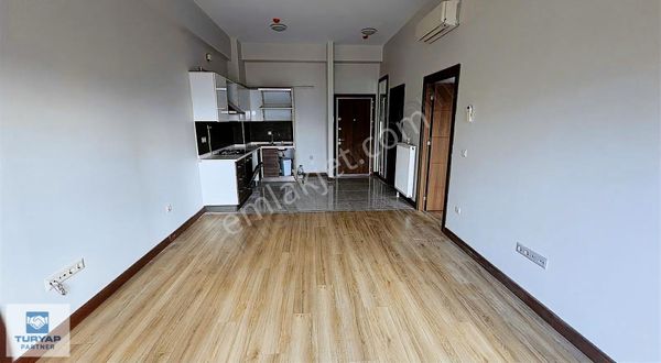 Cadde Flora Kiralık 1+1 Boş Büyük Tip Cam Balkonlu Daire