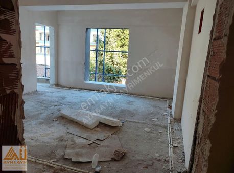 Seyrekte Cadde Üzerinde Projeden 1+1 Daire..