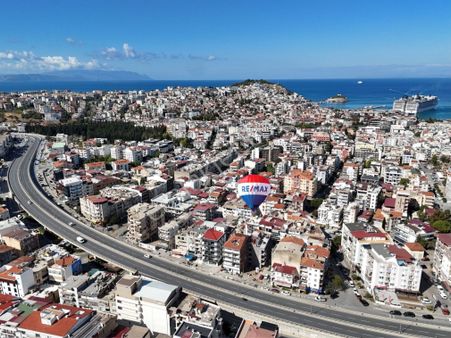 Kuşadası Merkezde 70 M² Dükkan + 60 M² Depo | Yatırımlık Fırsat!