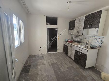 E-5 Yakın Arsa Fiyatına Tek Katlı Ev140 Metrekare Net Tapulu Tek Katlı Müstakil