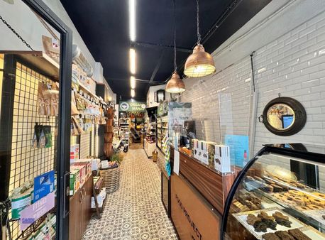 Kadıköy'de Bacalı Ruhsatlı Hazır Mutfaklı Devren Kiralık Dükkan