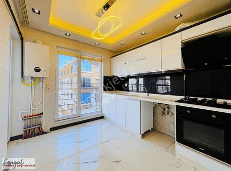 Şengal Den 3. Kat Konumunda Ful Yapılı 3+1 Ana Cadeye 1 Dk **