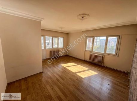 Köksalandan İçerenköy'de Site Özellikli Binada Ön Köşe 6. Kat