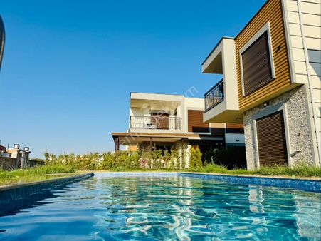 Kuşadası Güzelçamlı’da Tek Müstakil Ortak Havuzlu Satılık 3+1 Sıfır Villa