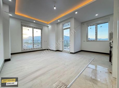 Cadde Üzerinde Tabela Değeri Yüksek 1+1 Asansörlü Arakat Daire