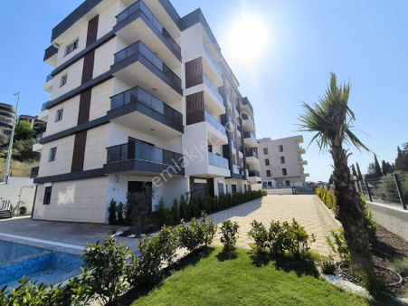 Kuşadası Değirmendere Mevkiinde Lux Havuzlu Güvenlikli Residans 2+1 3+1 4+1daireler