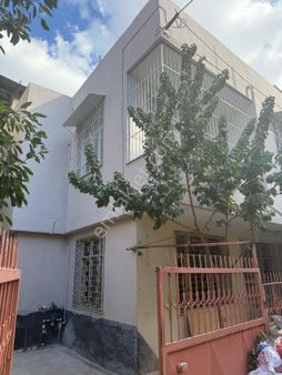 Yeşilyurt Mahallesi Evren Sitesi Karşısı2 Katlı 102 Metre Net Tapuömer Haluk Özuçak İlköğretim☎️