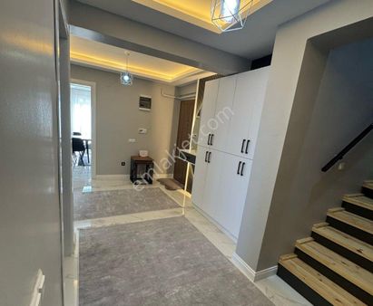 İncirliova Zafer Mahallesinde Satılık 190 M2 Dubleks Daire 5+1