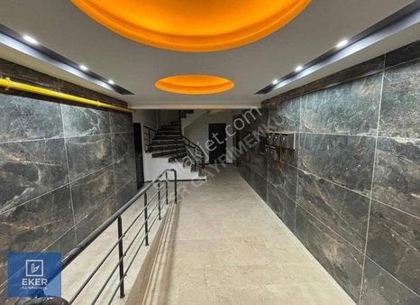 Eker'den Hat Boyu Yakını Merkezi Konumda Sıfır 2+1 Daire