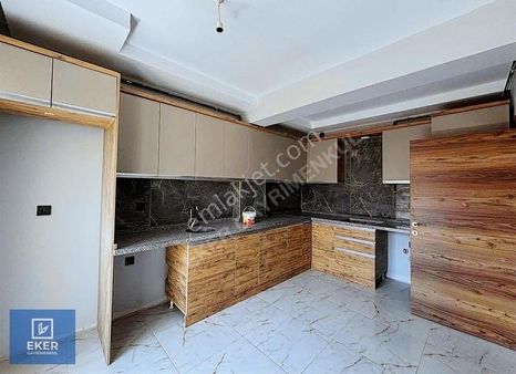 Eker'den Fırsat! Ertaş Caddesi Yakınında Sıfır 3+1