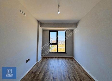 Eker'den Kafkas Caddesi Yakını Özel Garaja Dönüşebilen 2+1