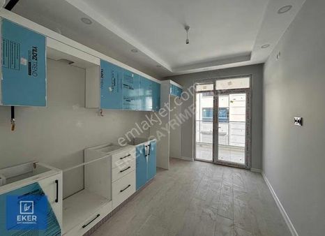 Eker'den Özel Garajlı, Gazi Yakup Satar Caddesi Yakını Arakat3+1