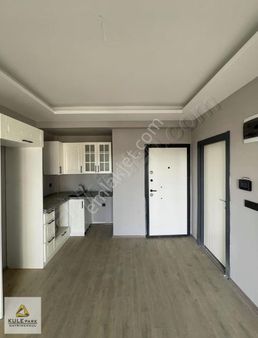 Gültepe'de Yenı Yapı Azkatlı Balkonlu 2+1