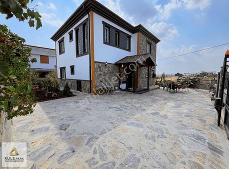 Çınarlıda 4+1 Kapalı Mutfak Lüx Köşe Başı Dublex Villa