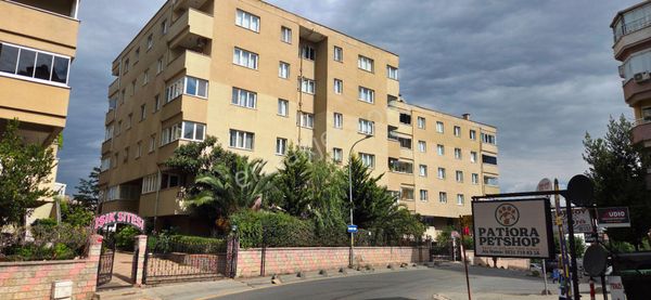 Çekmeköy Işık Sitesi 2.kat Kiracısız Masrafsız 120m2 Satılık 3+1