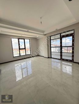 Om-desticilerden Şehir Manzaralı Satılık 2+1 Daire