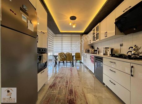 Beyoğlu'ndan Lüx Sitede K.otoparklı T.balkonlu 11.kat Manzaralı