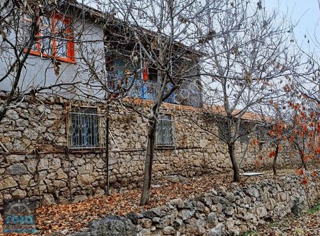 Afyon Büyükkalecik Kasabasında Köyün Girişinde Satılık 2katlı Ev