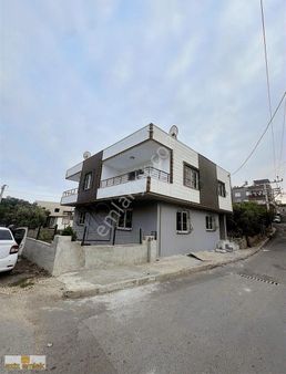 Aziz Emlak'tan Çukurova Mah'nde Satılık 2 Katlı 4 Cephesi Açık