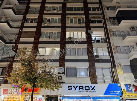 Rw-fly' Dan Karaköy İzmir Caddesi Üzeri Satılık Tadilatlı Daire