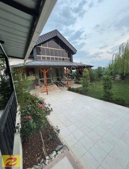 Meram Karahüyük'de Havuzlu Villa Ve Arsası