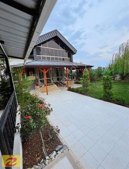 Karahüyük'de Havuzlu Villa Ve Arsası