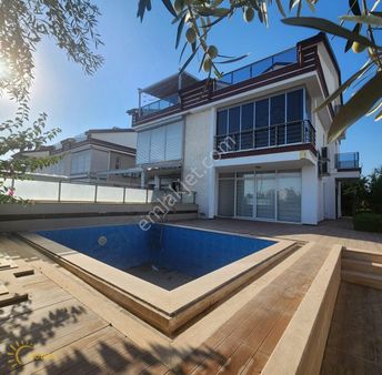 Altınkumda Denize Yakın Müstakil Havuzlu 4+1 Satılık Villa