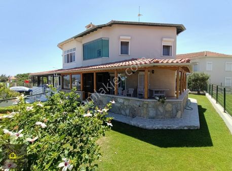 Çeşme Dalyan'da Deniz Manzaralı Satılık Villa Atilla Emlak Çeşme