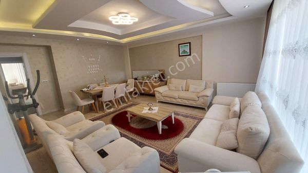 75 Park Karşısı Satılık 4+1 Emsalsiz Daire