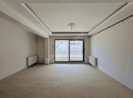 İdo'ya 5 Dk Mesafede İskele'de Cadde Üzeri Fırsat Daire