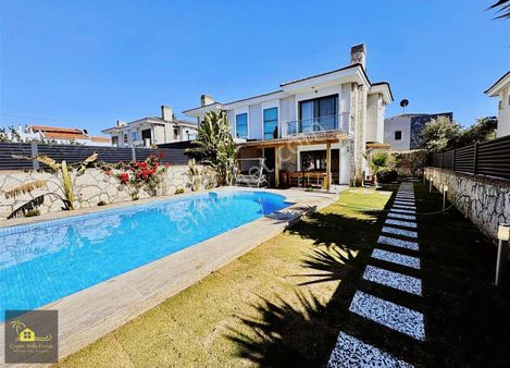 Atila Emlak'tan Alaçatı Göbene'de Satılık Müstakil Havuzlu Villa