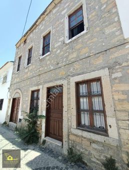 Çeşme Merkez'de Butik Otel Olmaya Müsait Eski Taş Rum Evi