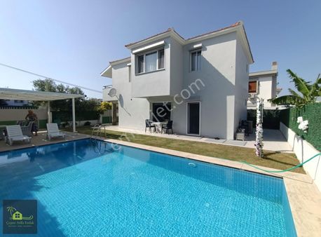 Atilla Emlak'tan Alaçatı Göbene'de Havuzlu Müstakil Villa 300m2