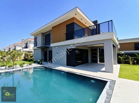 Atilla Emlak'tan Çeşme Şifne'de Köşe Konumlu Ulta Lüx Villa