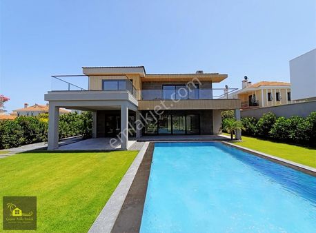 Çeşme Ilıca Mağmurbaba'da Tam Müstakil Malikhane