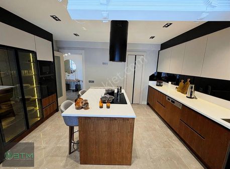 Törekent Lizbon'da Yüksek Şerefyeli 4+1 Manzaralı Emsalsiz Daire