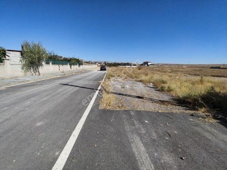 Gesi ' De 4 Cepheside Yol Satılık Arsa