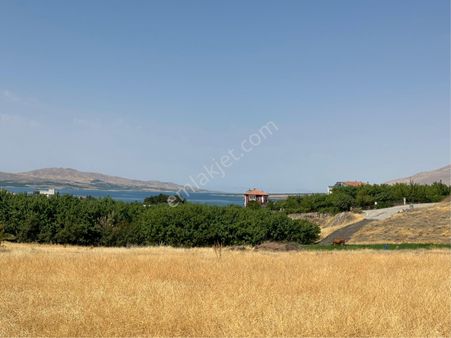 Furkan Doğan’dan Kale’de Ana Yola Yakın Villa İmarlı Arsa