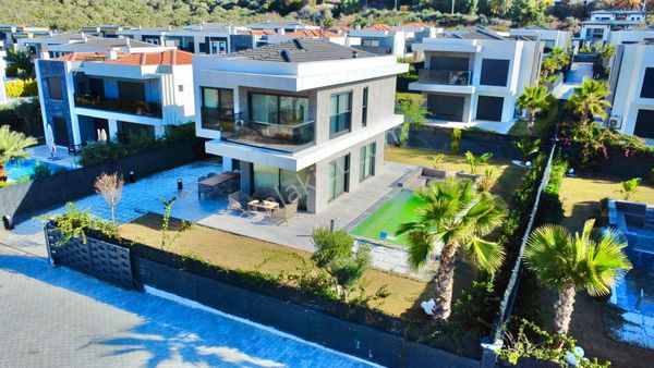Kuşadası Değirmendere De Son Kalan 4+1 Doğalgazlı Satılık Villa