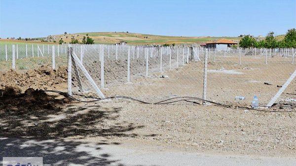 Çözüm Emlak’tan Tatlar Sakızağacında 200m2 Asfalta Sıfır Eletirik Sulu Telli Kapılı