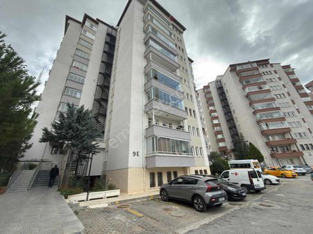 Dikmen'de Site İçinde 3+1 Sessiz Sakin Kullanışlı Kiralık