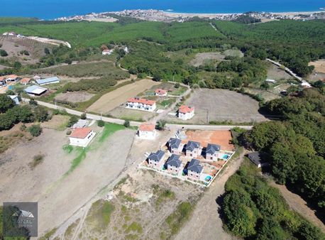 Yatırımlık Çamkonak'ta Sahile 2km Mesafede 4352m² Satılık Tarla