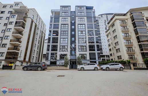 Remax Advantageden 23 Nisan Referans Apt'da Satılık 3+1 Arakat