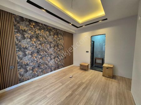 Golden Globy, Edremit Altınkum Mahallesinde Ebeveyn Banyolu Satılık 2+1 Daire