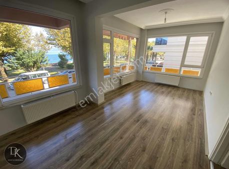Deniz'den Masrafsız Oturuma Hazır Denize Sıfır Kiralık Daire