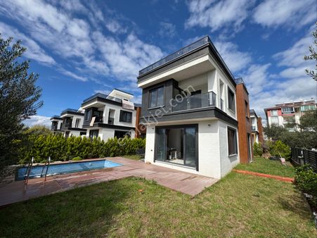 Yılın Fırsatı 300m2 Arsa İçerisinde Müstakil Havuzlu Villa